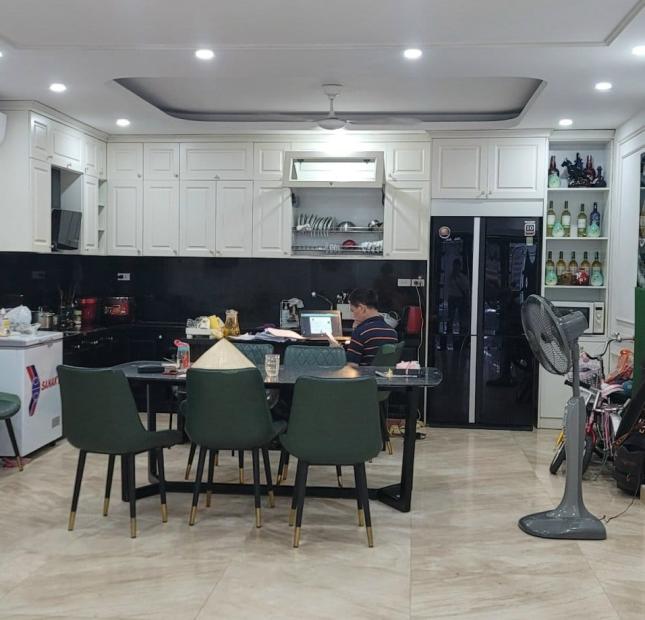 Chính chủ bán nhà Âu Cơ quận Tây Hồ ,ô tô tránh, kinh doanh,lô góc 70m x 5 tầng x 5m mặt tiền x 13.5 tỷ