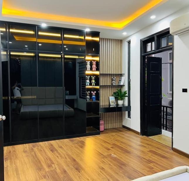 Bán nhà phố Xuân Thủy  quận  Cầu Giấy 40m - 5T giá nhỉnh 5 tỷ.