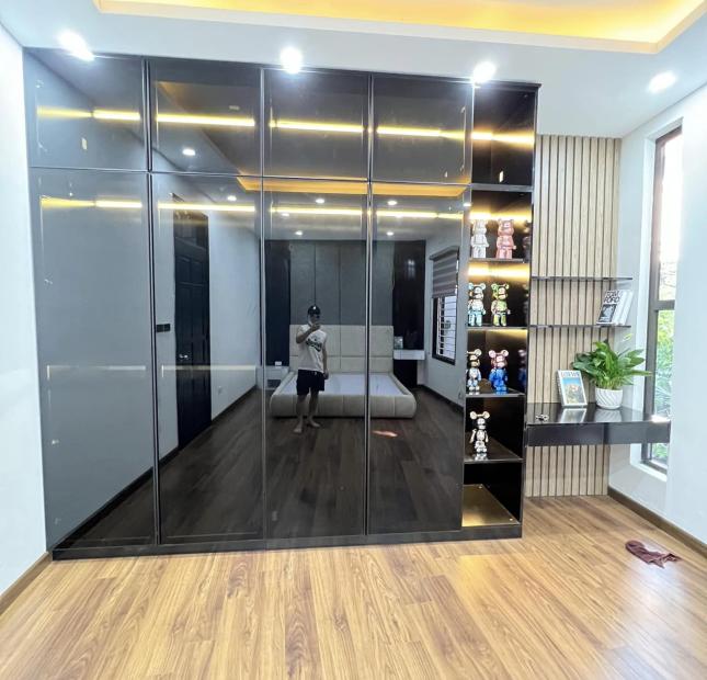 Bán nhà phố Xuân Thủy  quận  Cầu Giấy 40m - 5T giá nhỉnh 5 tỷ.