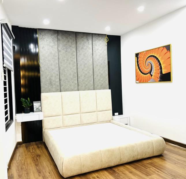 Bán nhà phố Xuân Thủy  quận  Cầu Giấy 40m - 5T giá nhỉnh 5 tỷ.