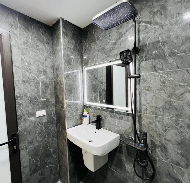 Bán nhà phố Xuân Thủy  quận  Cầu Giấy 40m - 5T giá nhỉnh 5 tỷ.