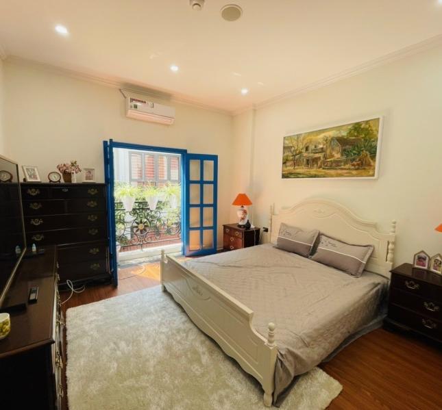 Bán nhà Vũ Xuân Thiều 53m2,5 tầng ,Mt 4m ,lô góc ,ngõ oto giá nhỉnh 6 tỷ