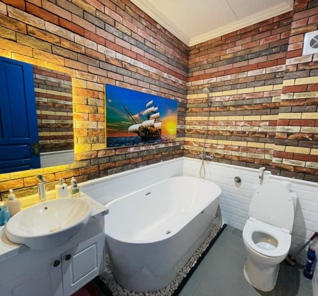 Bán nhà Vũ Xuân Thiều 53m2,5 tầng ,Mt 4m ,lô góc ,ngõ oto giá nhỉnh 6 tỷ