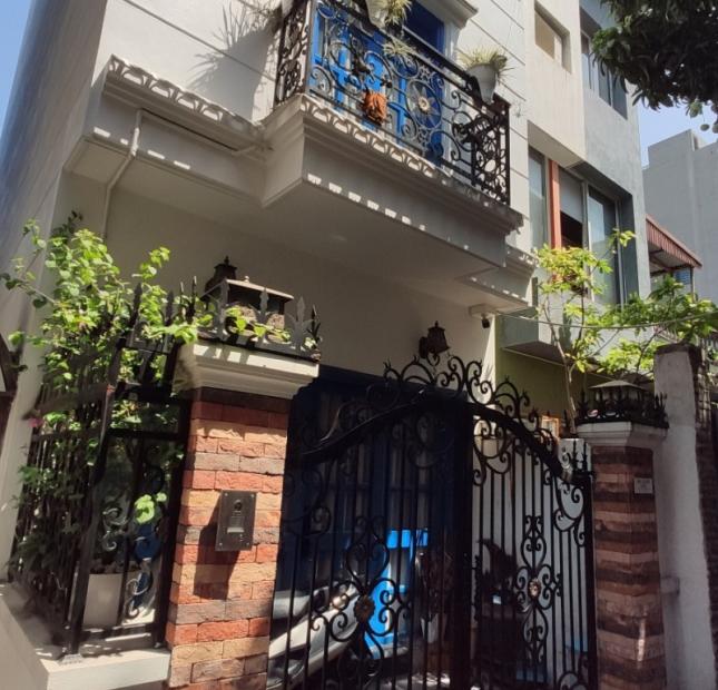 Bán nhà Vũ Xuân Thiều 53m2,5 tầng ,Mt 4m ,lô góc ,ngõ oto giá nhỉnh 6 tỷ