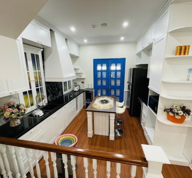 Bán nhà Vũ Xuân Thiều 53m2,5 tầng ,Mt 4m ,lô góc ,ngõ oto giá nhỉnh 6 tỷ