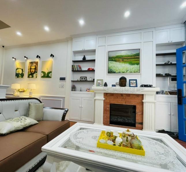 Bán nhà Vũ Xuân Thiều 53m2,5 tầng ,Mt 4m ,lô góc ,ngõ oto giá nhỉnh 6 tỷ