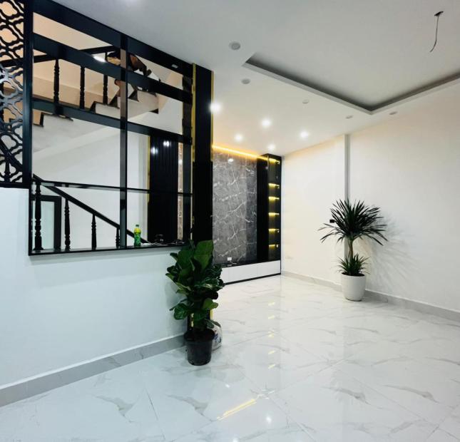 Chính chủ bán nhà 85 Xuân Thủy lô góc 3 mặt thoáng, 25m ô tô, 44m2, 5 tầng, mặt tiền 5,5m.