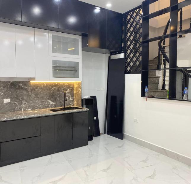 Chính chủ bán nhà 85 Xuân Thủy lô góc 3 mặt thoáng, 25m ô tô, 44m2, 5 tầng, mặt tiền 5,5m.