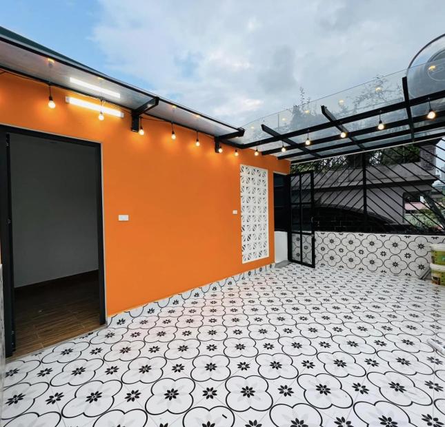 Chính chủ bán nhà 85 Xuân Thủy lô góc 3 mặt thoáng, 25m ô tô, 44m2, 5 tầng, mặt tiền 5,5m.