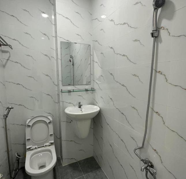 Bán nhà 30m2 Lý Thái Tổ P9 Q10 - Vài căn ra mặt tiền. Hẻm xe hơi gần Bệnh viện Nhi Đồng 1