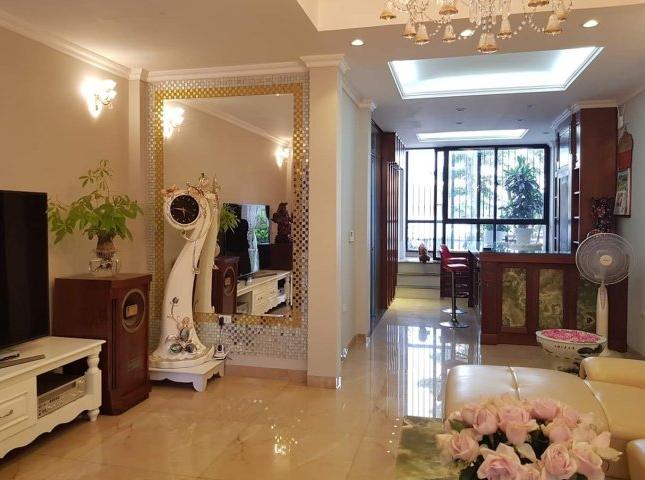 Bán nhà mặt phố Nghĩa Tân kéo dài, vỉa hè rộng, kinh doanh đa nghề giá chỉ 8,x tỷ.