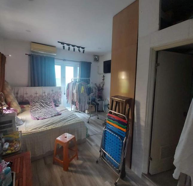 BÁN NHÀ: HẺM 3 GÁC ĐỖ CỬA - VÀI BƯỚC RA HXH - NHÀ ĐẸP - NỘI THẤT TỐT - 3 TẦNG KIÊN CỐ.GIÁ 2TỶ6  