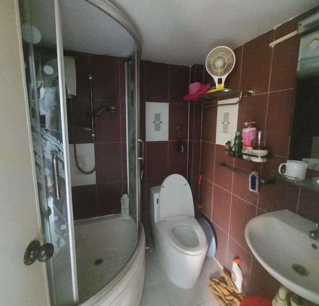BÁN NHÀ: HẺM 3 GÁC ĐỖ CỬA - VÀI BƯỚC RA HXH - NHÀ ĐẸP - NỘI THẤT TỐT - 3 TẦNG KIÊN CỐ.GIÁ 2TỶ6  