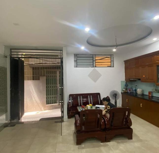 Bán nhà riêng tại Thanh Xuân,  Hà Nội - 40m lô góc, kinh doanh
