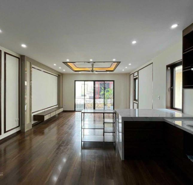 Cần bán gấp căn lô góc ngõ 560 Nguyễn Văn Cừ 60m2x5T, 5m MT. Giá 12.5 tỷ, Gara Ôtô. KD.