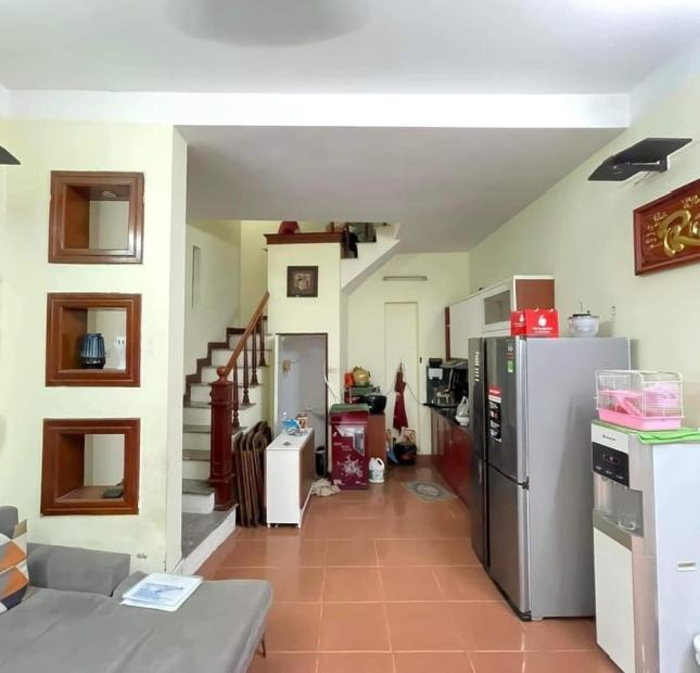 BÁN NHÀ KIM GIANG 30MX4 TẦNG, NHÀ MỚI Ở LUÔN. GIÁ 2.85 TỶ