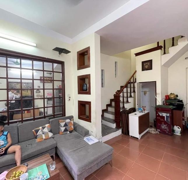 BÁN NHÀ KIM GIANG 30MX4 TẦNG, NHÀ MỚI Ở LUÔN. GIÁ 2.85 TỶ
