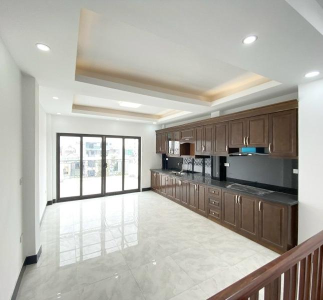 Bán nhà Đàm Quang Trung,Long Biên 5 tầng ,48 m2 ,Mt 4m ,gara hơn 6 tỷ