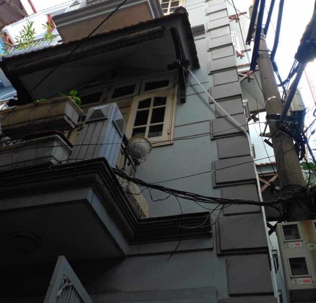 Bán siêu phầm nhà Cầu Giấy. Ô Tô đõ cửa, lô góc, siêu thoáng. Giá chỉ 6,9 tỷ.