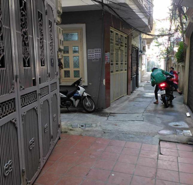 Bán siêu phầm nhà Cầu Giấy. Ô Tô đõ cửa, lô góc, siêu thoáng. Giá chỉ 6,9 tỷ.
