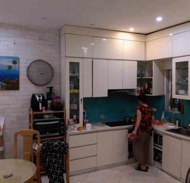 Bán siêu phầm nhà Cầu Giấy. Ô Tô đõ cửa, lô góc, siêu thoáng. Giá chỉ 6,9 tỷ.