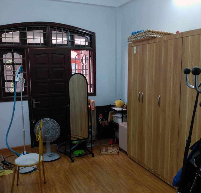 Bán siêu phầm nhà Cầu Giấy. Ô Tô đõ cửa, lô góc, siêu thoáng. Giá chỉ 6,9 tỷ.