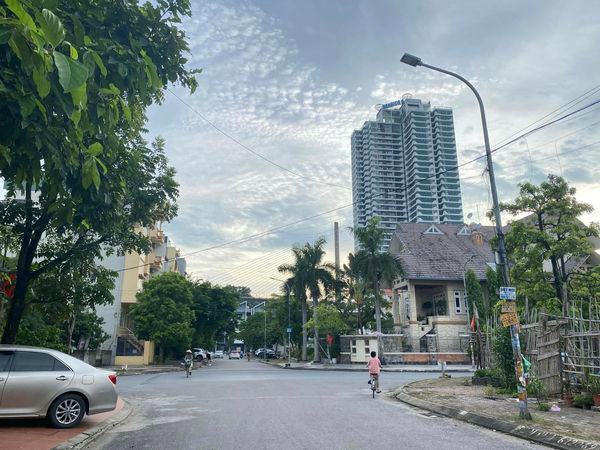 BÁN ĐẤT BIỆT THỰ KĐT VƯNG ĐÂNG,P.YẾT KIÊU. DT:300M2,MT:12M.H:ĐN