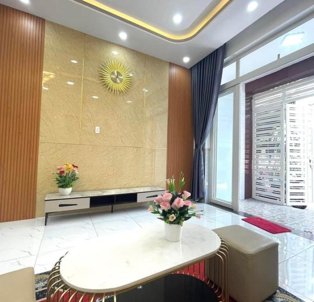 Bán nhà tặng nội thất, xe hơi đỗ trước cửa, DT 4x15, chỉ 5tỷ6x
