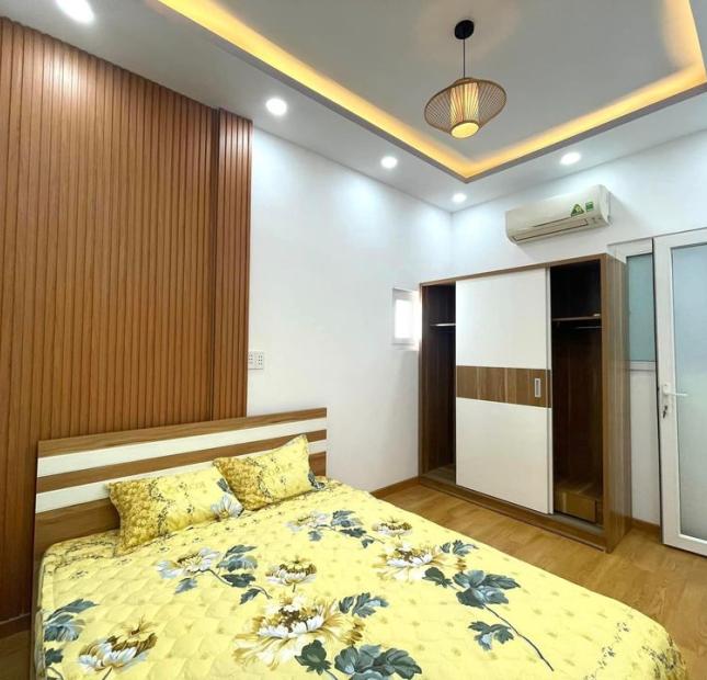 Bán nhà tặng nội thất, xe hơi đỗ trước cửa, DT 4x15, chỉ 5tỷ6x