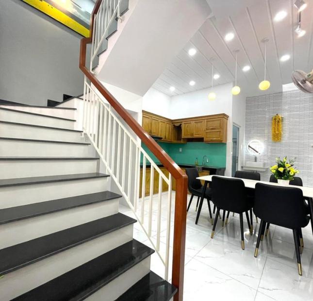 Bán nhà tặng nội thất, xe hơi đỗ trước cửa, DT 4x15, chỉ 5tỷ6x
