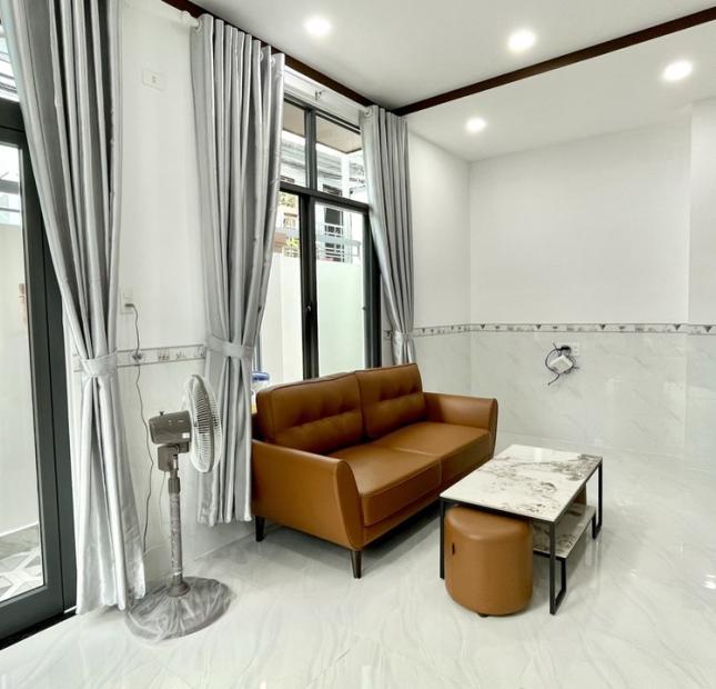 Bán nhà 3 tầng góc 2MT ở Ngọc Hiệp ô tô tận nhà