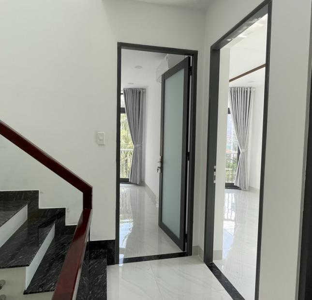 Bán nhà 3 tầng góc 2MT ở Ngọc Hiệp ô tô tận nhà