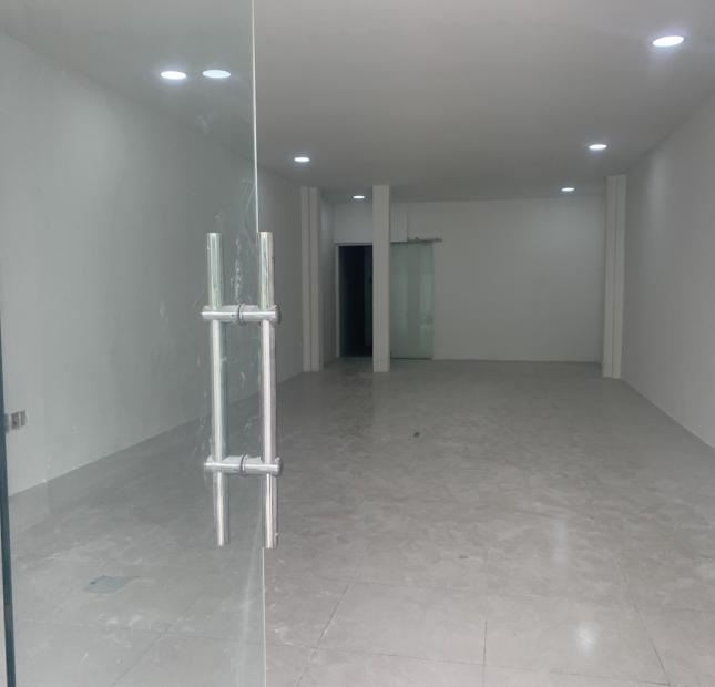 Cho thuê mặt bằng dtsd 200m2, đường Nguyễn Văn Cừ Q1, chỉ 50tr TL