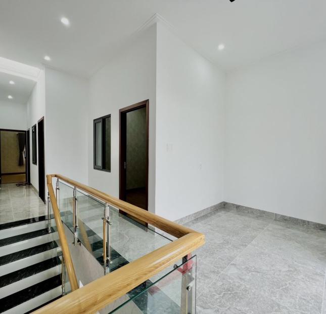 KHU VIP - NHÀ ĐẸP - VỊ TRÍ ĐỈNH - NGAY CHỢ HOÀ BÌNH