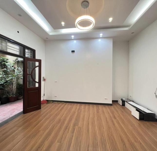 BÁN NHÀ ĐẸP CẦU GIẤY, 1 NHÀ RA PHỐ OTO TRÁNH, NGÕ THÔNG, 46M2, 4 NGỦ, SỔ NỞ HẬU, MẶT 7M