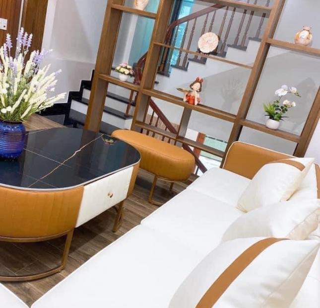 Bán gấp căn nhà 3 tầng ngõ ô tô phố Vũ Hựu chỉ 2,3 tỷ