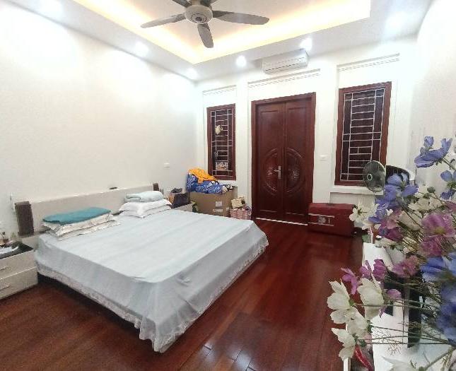 bán nhà trung tâm quận Hà Đông diện tích khủng, 5 tầng đường  ô tô, kinh doanh. lh 0962780005. 