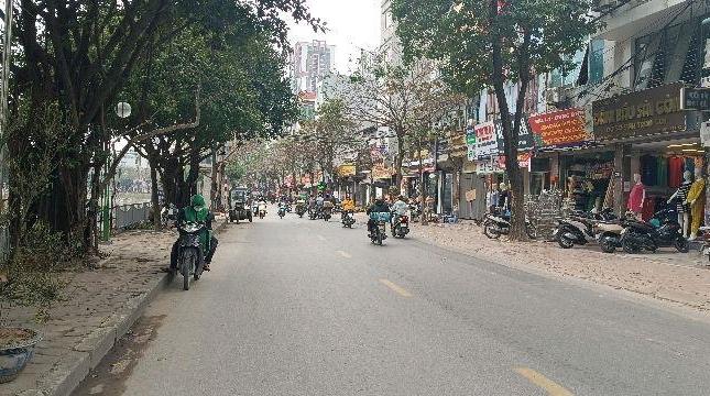 NGÕ RỘNG - GẦN PHỐ - XUNG QUANH TIỆN ÍCH NGẬP TRÀN - BÁN ĐẤT TẶNG NHÀ 