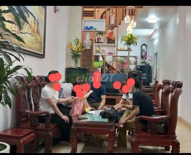 Chính chủ cần bán nhà 3 tầng tại Thạch Bàn, Long Biên, Hà Nội.