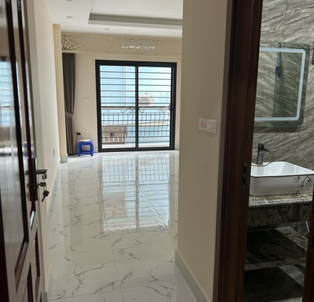 Nhỉnh 13 tỷ. Phân Lô, thang máy, mới đẹp, Cù Chính Lan, Thanh Xuân, 41m2X8T.