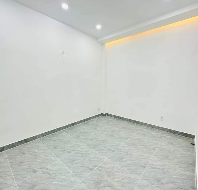 HIẾM , CÁCH TOÀ LANDMARK VÀI BƯỚC CHÂN , NHÀ ĐẸP BÌNH THẠNH , 1 CĂN RA HẺM XE HƠI , 45M² , NHỈNH 4 TỶ