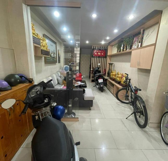 Bán nhà HXH 5m Thành Thái, Q10, vừa ở vừa KD, 5 tầng mới, tặng NT, 3PN, 40m2, nhỉnh 10 tỷ