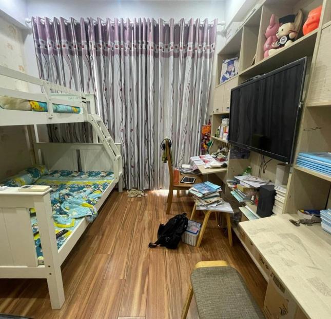 Bán nhà HXH 5m Thành Thái, Q10, vừa ở vừa KD, 5 tầng mới, tặng NT, 3PN, 40m2, nhỉnh 10 tỷ