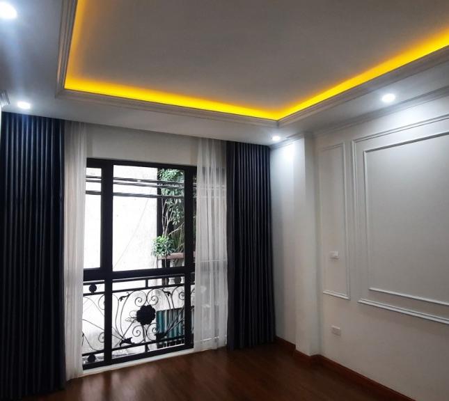   Bán Nhà 4 tầng phố Hào Nam, quận Đống đa, 40m2 giá 4.2 tỷ.