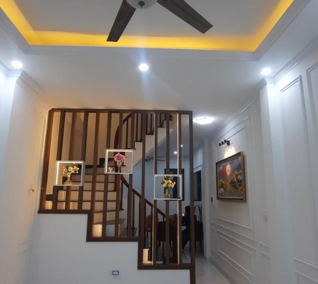   Bán Nhà 4 tầng phố Hào Nam, quận Đống đa, 32m2 giá 4.2 tỷ.