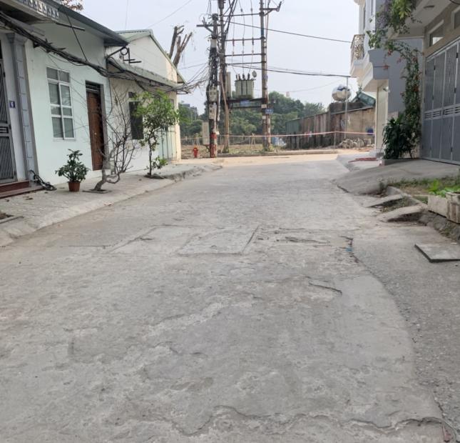 Một lô duy nhất nhỉnh 4 tỷ đường 13m vỉa hè 2m tại tái định cư Long Biên, gần trường, chợ
