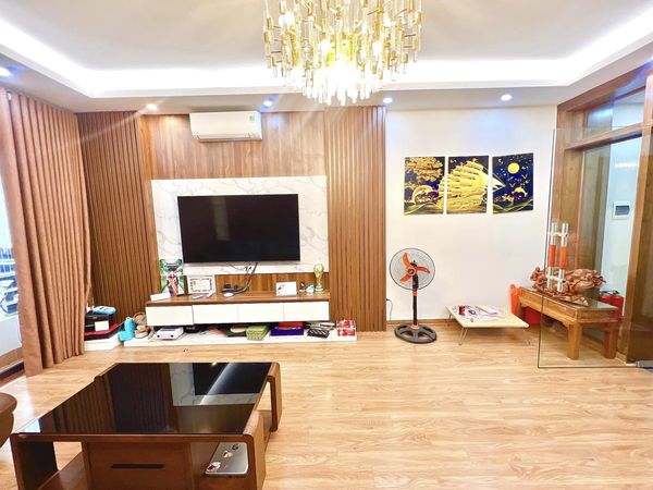 BÁN CĂN NHÀ ĐẸP HOÀNG QUỐC VIỆT CẦU GIẤY NHÀ ĐẸP ,FULL NỘI THẤT SANG TRỌNG -GẦN PHỐ -MUA Ở SƯớNG