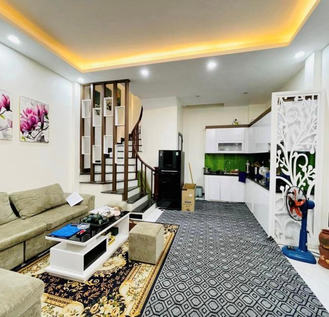 Bán nhà Kim Giang, ngõ thông Nguyễn Xiển, ô tô đỗ cổng, nhỉnh 4 tỷ
