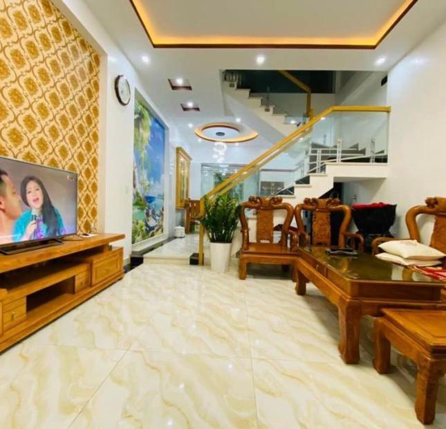 Bán Nhà Cổ Linh, 52m2, 5T giá 5,9 tỷ Ô Tô Qua Nhà (Gần TTTM Aeon Long Biên)