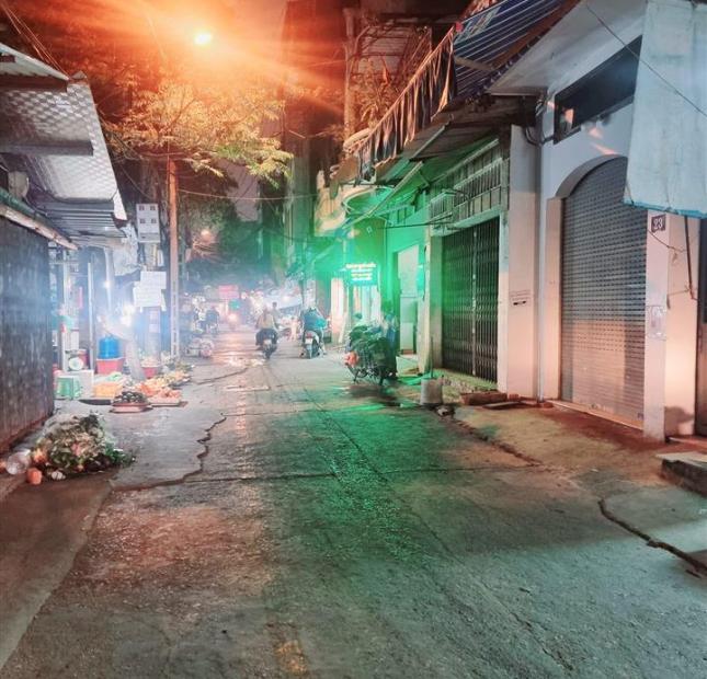 Bán nhà Lô góc cách phố Hoàng Văn Thái 30m DT:69m X 4 tầng MT:4,6m